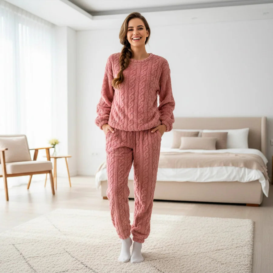 Conjunto de pijama suave y calientita.
