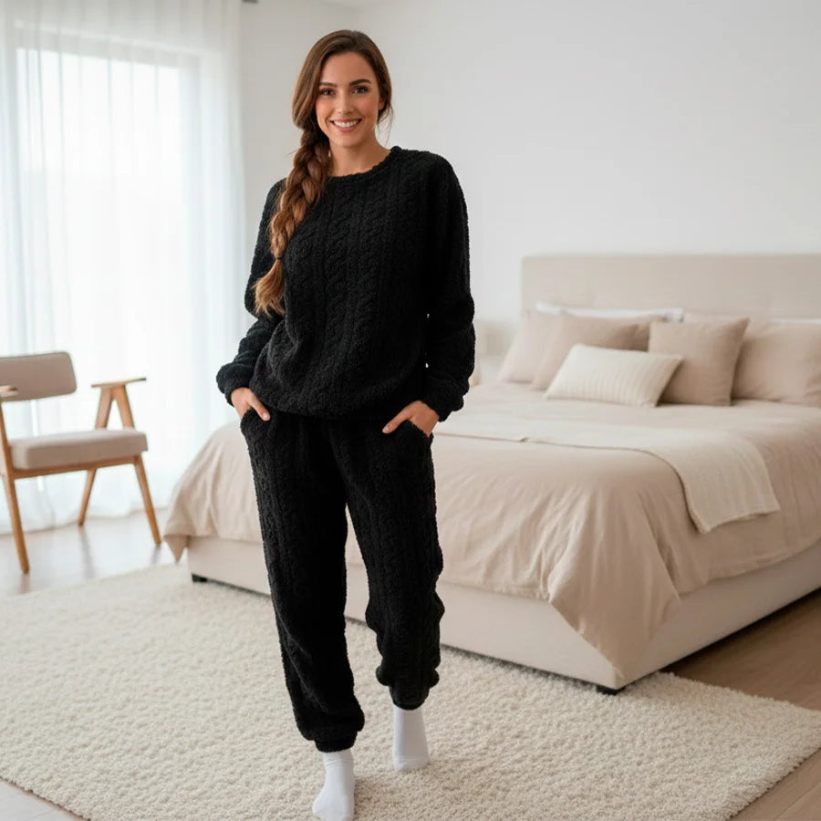 Conjunto de pijama suave y calientita.