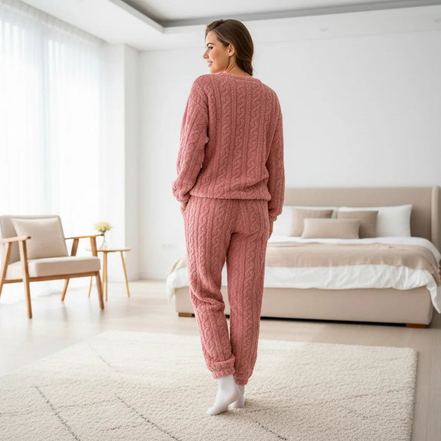Conjunto de pijama suave y calientita.