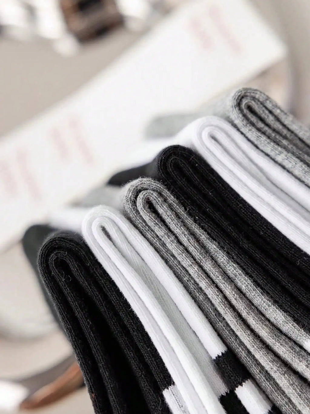 Pack de 3 pares de calcetines unisex de doble raya (negro, blanco y gris): ideales para exteriores y uso informal.