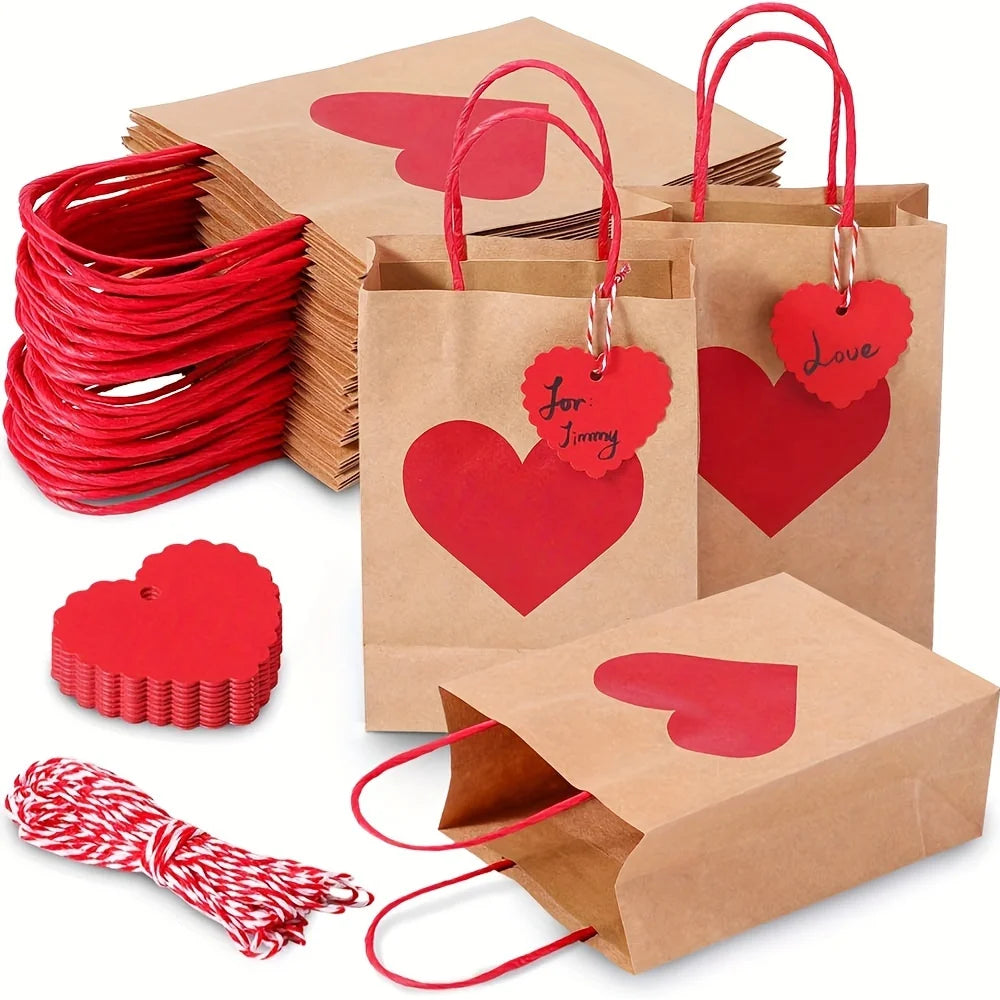 18 bolsas de regalo de papel kraft con forma de corazón, con asas y etiquetas, en rojo y marrón, perfectas para San Valentín, cumpleaños y más.